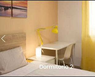 Bedroom of Flat to share in  Madrid Capital  with Heating, Washing machine and TV