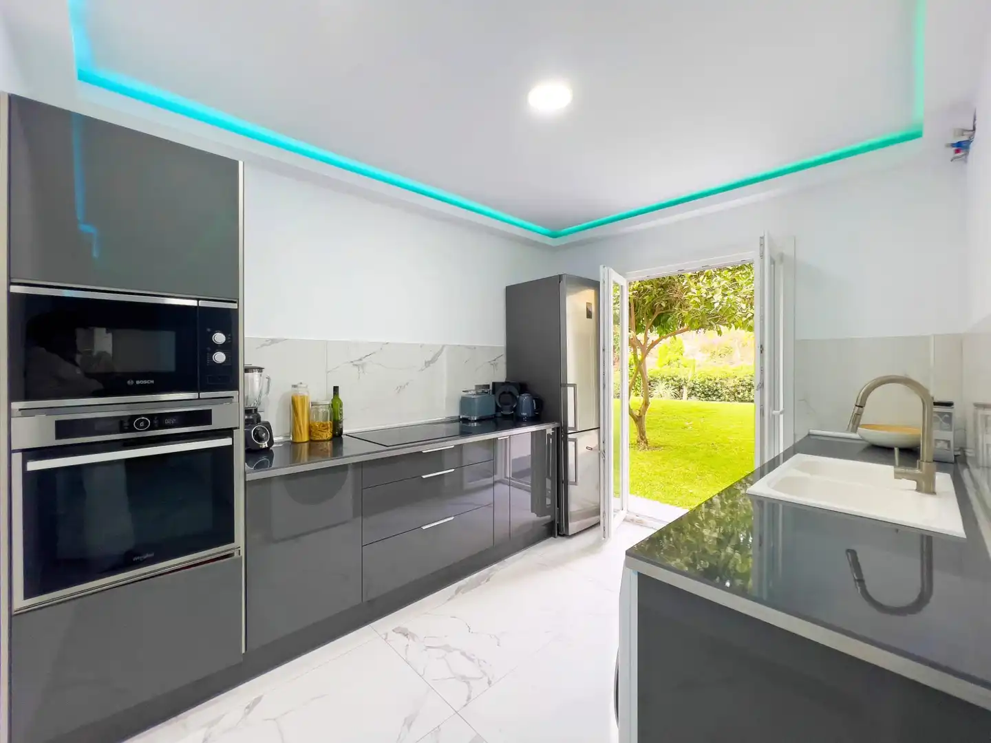 Cocina de Planta baja de alquiler en Benahavís con Aire acondicionado, Jardín privado y Terraza