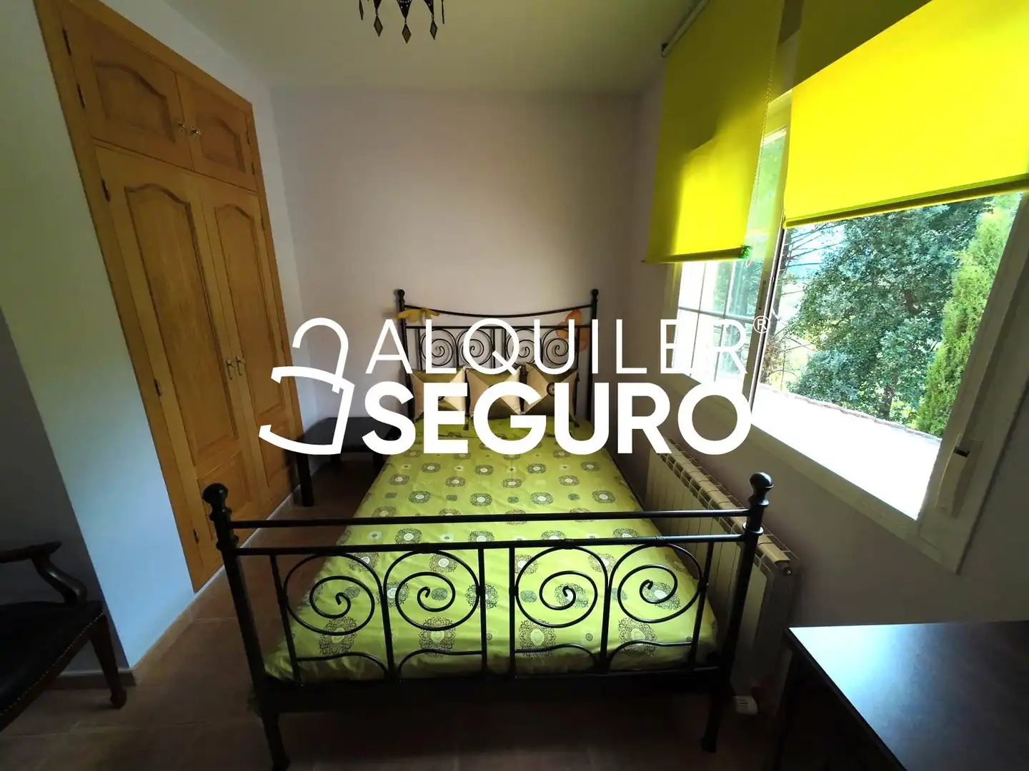 Dormitori de Casa o xalet de lloguer en La Adrada  amb Calefacció, Terrassa i Piscina