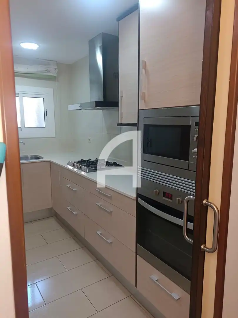 Flat for rent in Francesc Layret, Centre