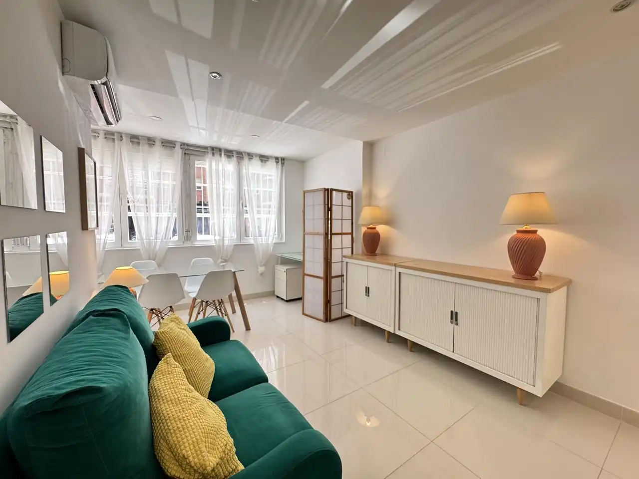 Sala de estar de Apartamento de alquiler en Madrid con Aire acondicionado, Calefacción y Amueblado