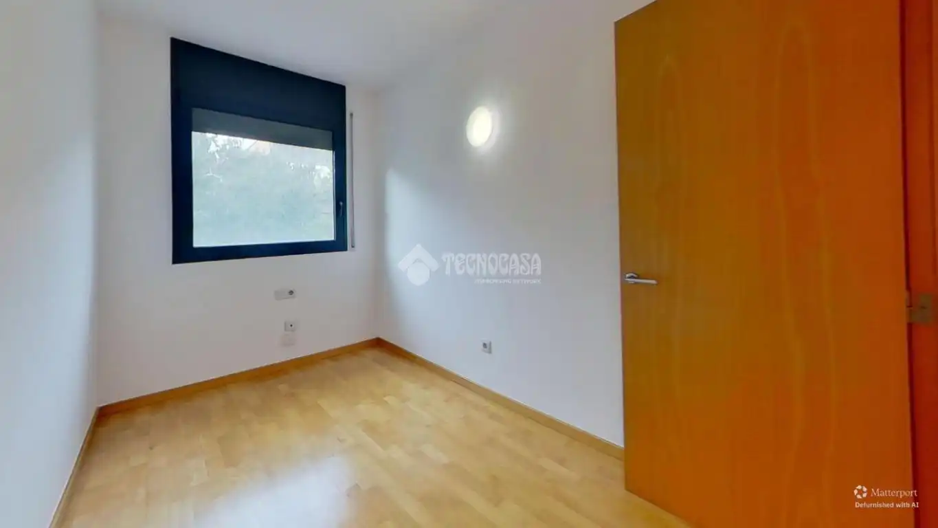 Habitación de Piso en venta en Sabadell con Aire acondicionado, Calefacción y Balcón