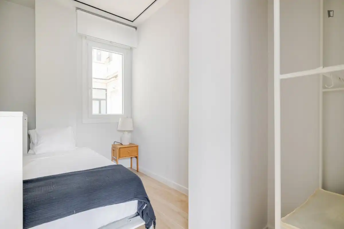 Habitación de Apartamento de alquiler en Madrid con Aire acondicionado, Calefacción y Amueblado