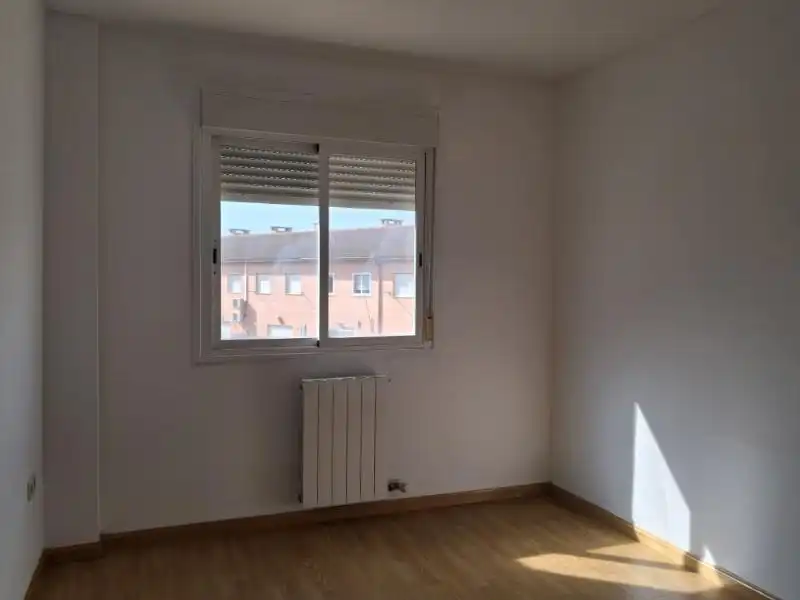 Habitación de Casa o chalet en venta en Osera de Ebro con Calefacción, Parquet y Trastero