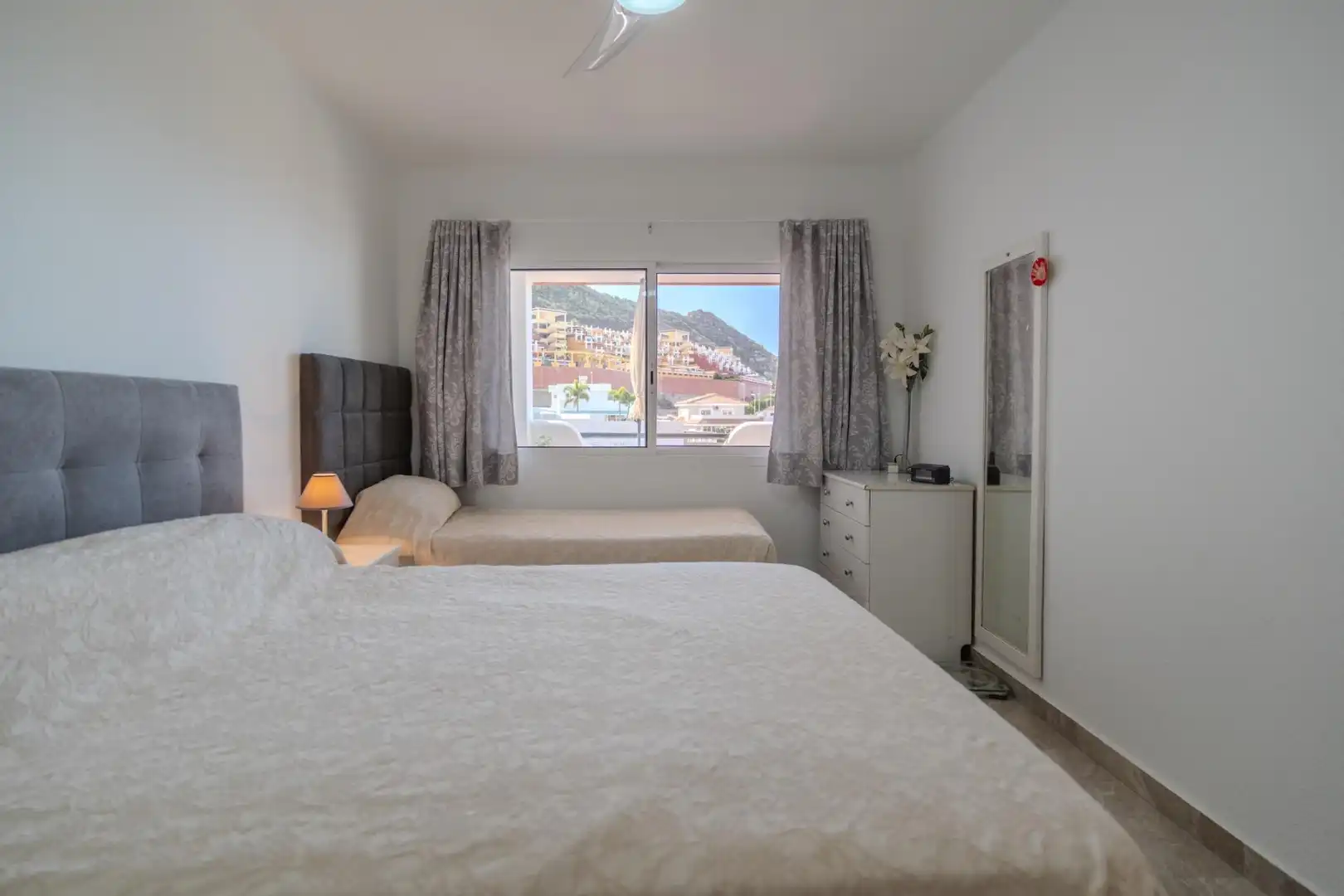 Habitación de Apartamento en venta en Adeje con Terraza, Amueblado y Piscina comunitaria