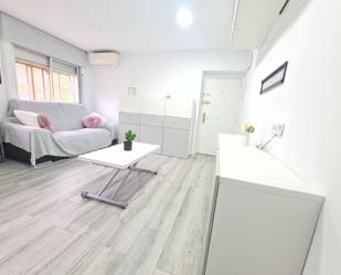 Bedroom of Flat to rent in  Madrid Capital  with Air Conditioner and Heating