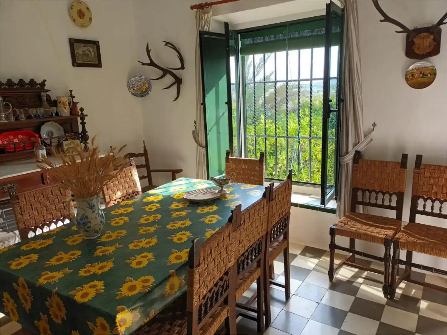 Menjador de Finca rústica en venda en Hornachuelos amb Jardí privat, Piscina i Moblat