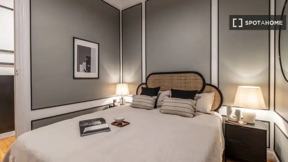 Dormitori de Apartament per a compartir en Madrid amb Aire condicionat, Terrassa i Moblat