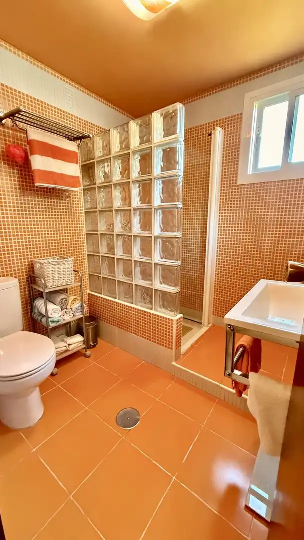 Bany de Pis en venda en Benalmádena amb Aire condicionat, Parquet i Terrassa