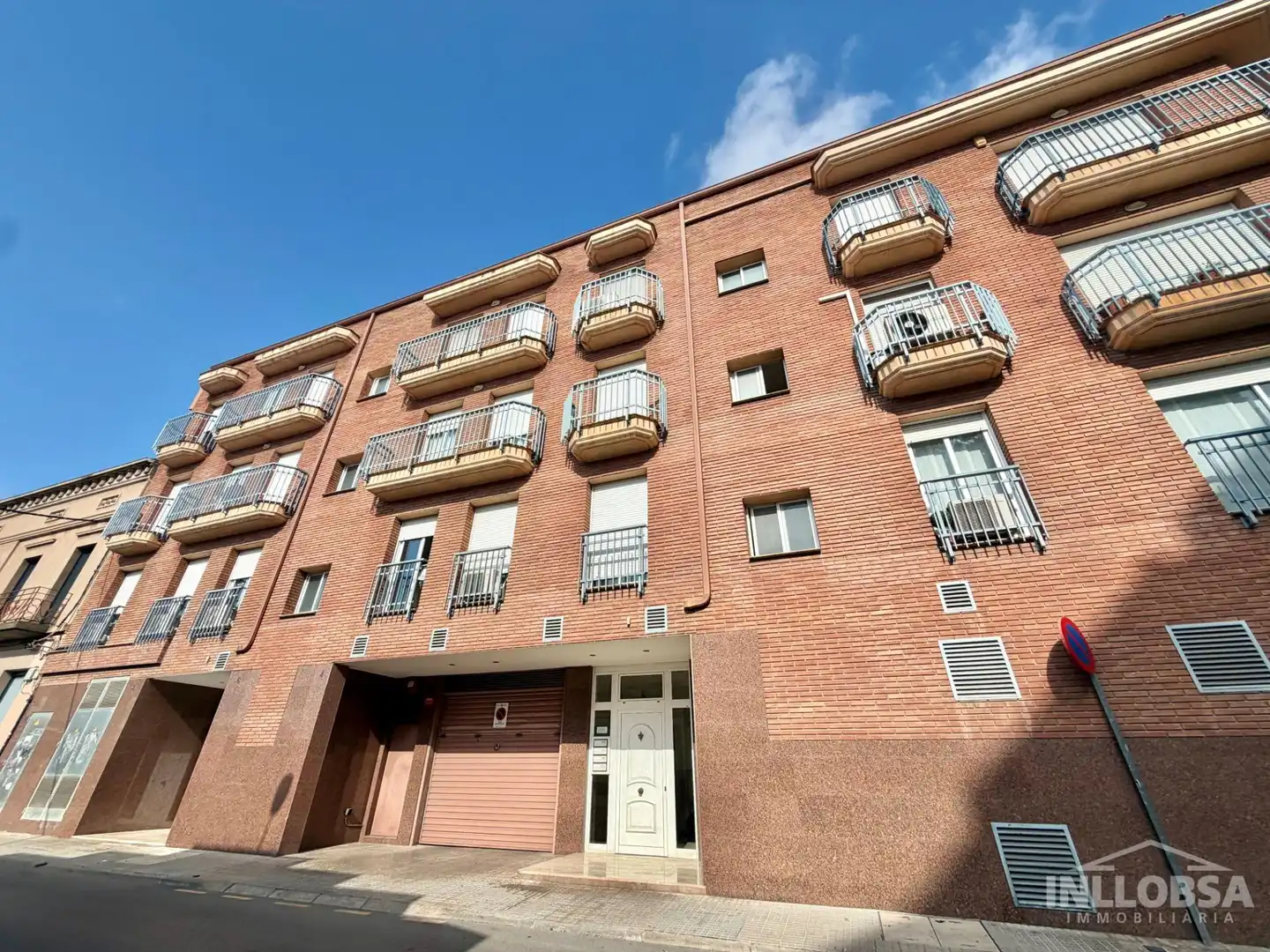 Vista exterior de Pis en venda en Manresa amb Calefacció, Parquet i Terrassa