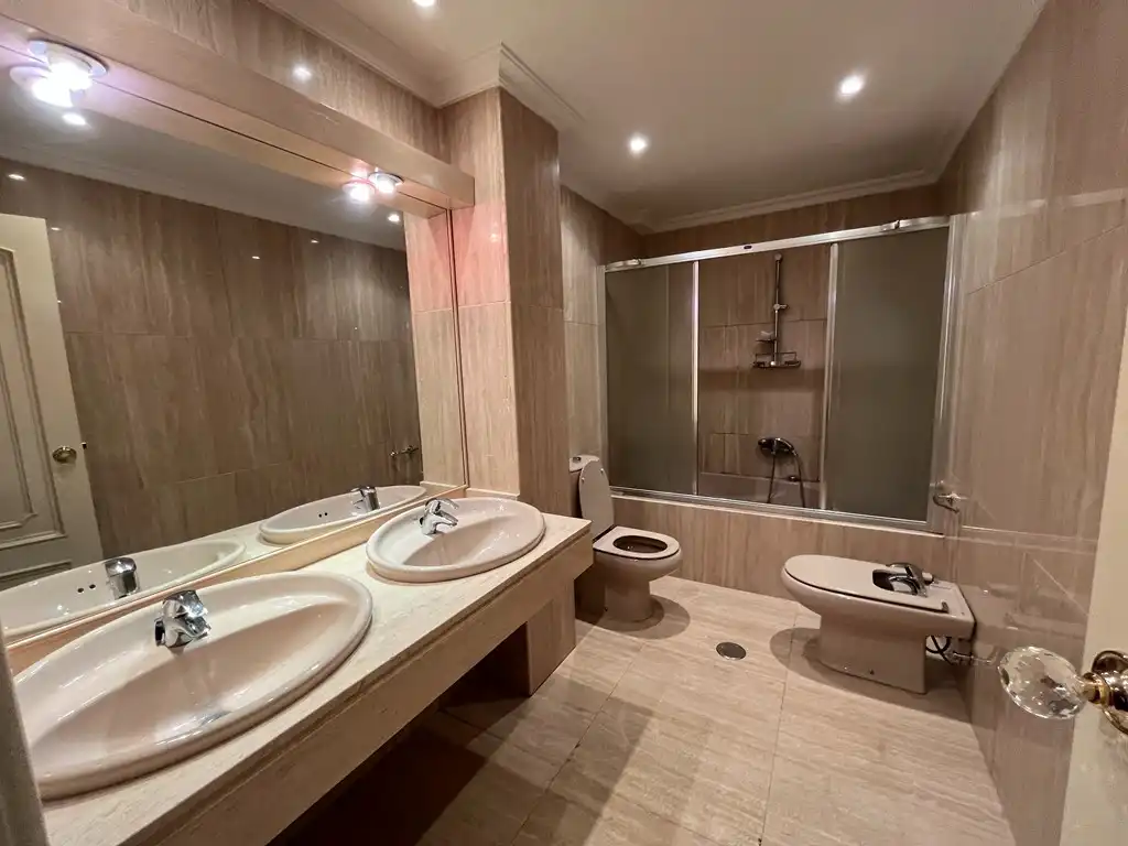 Bathroom of Flat for sale in Albacete  with Air Conditioner, Heating and Parquet flooring