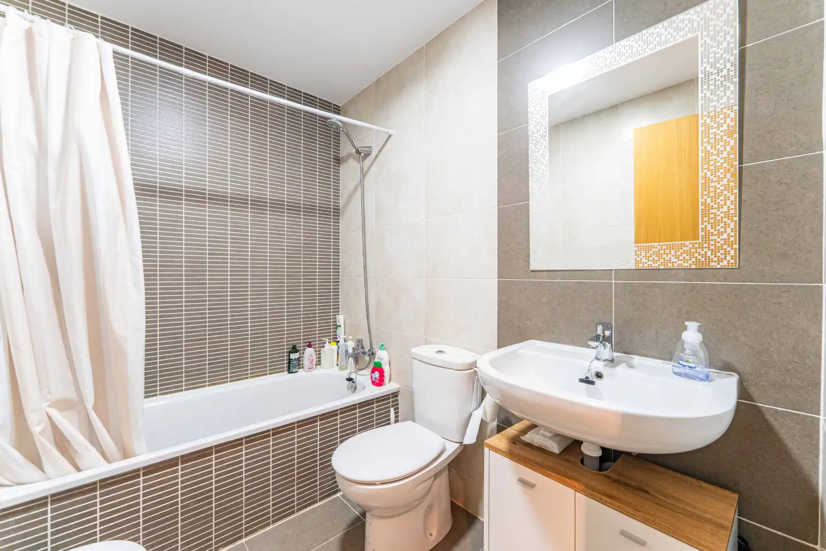 Bathroom of Flat for sale in Móstoles  with Air Conditioner, Heating and Private garden