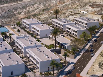 Vista exterior de Planta baixa en venda en Arico amb Jardí privat, Terrassa i Traster