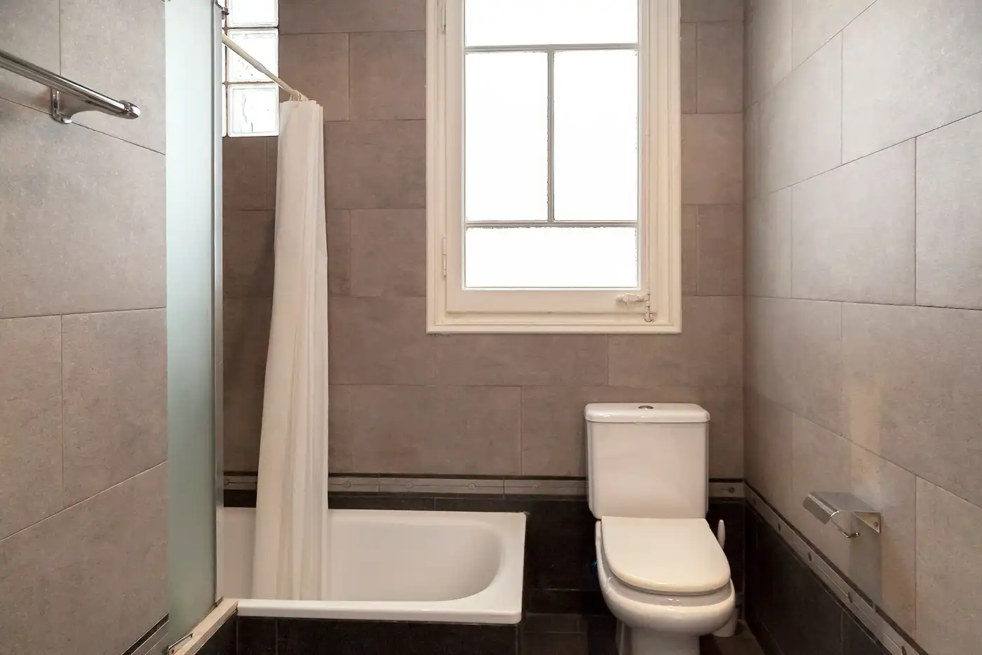 Baño de Piso en venta en Barcelona con Balcón