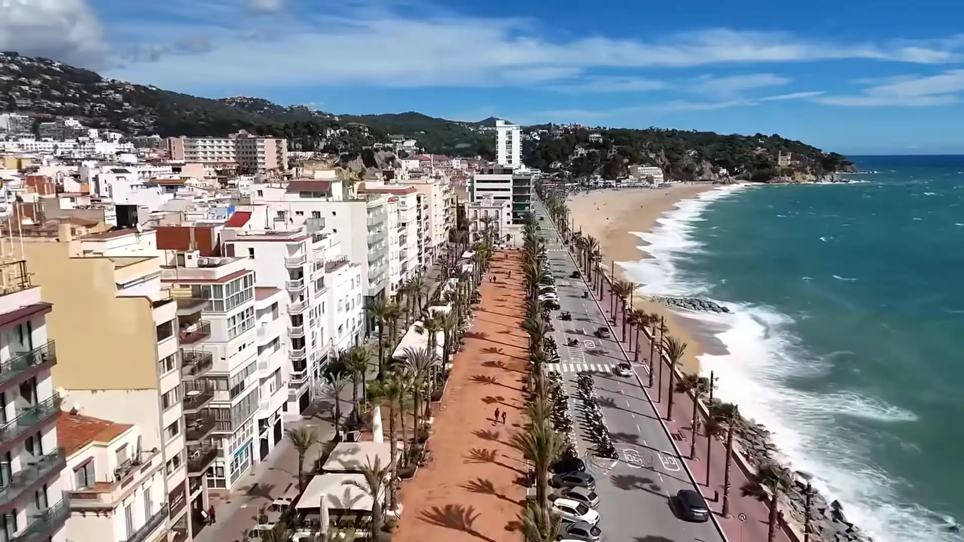 Außenansicht von Gebäude zum Verkauf in Lloret de Mar mit Gemeinschaftspool
