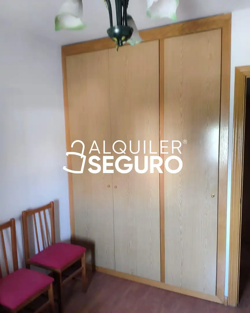 Habitación de Piso de alquiler en Ocaña con Calefacción, Piscina y Amueblado