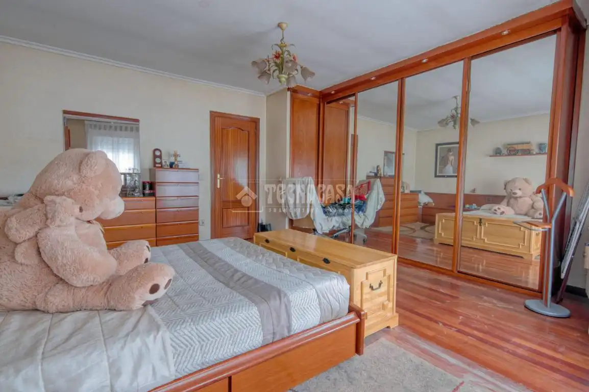 Habitación de Casa adosada en venta en Valladolid con Calefacción, Parquet y Balcón