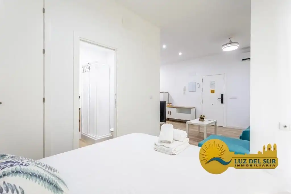 Habitación de Planta baja de alquiler en Cádiz con Aire acondicionado, Calefacción y Amueblado