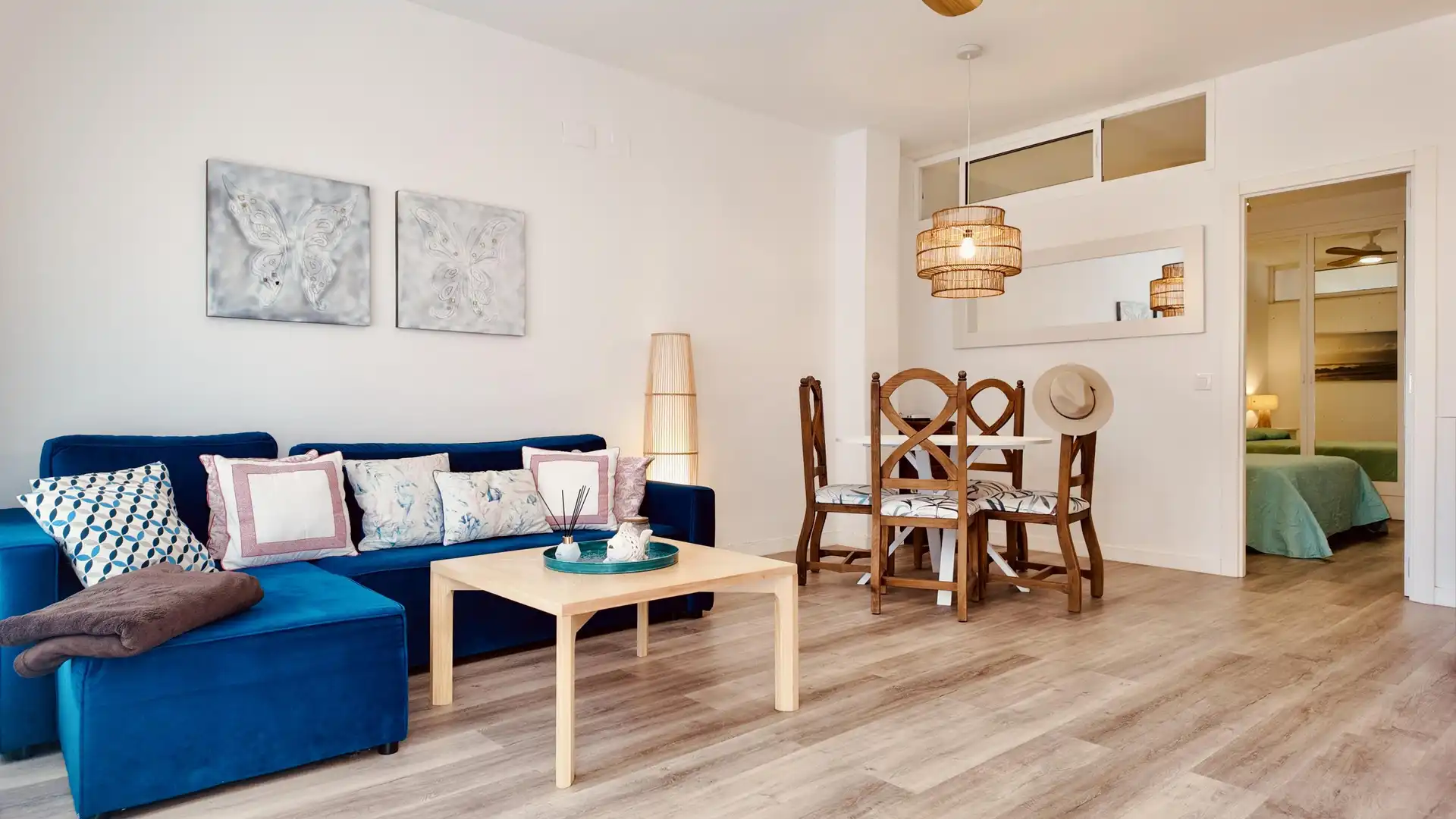 Sala d'estar de Apartament en venda en Benalmádena amb Aire condicionat, Calefacció i Jardí privat