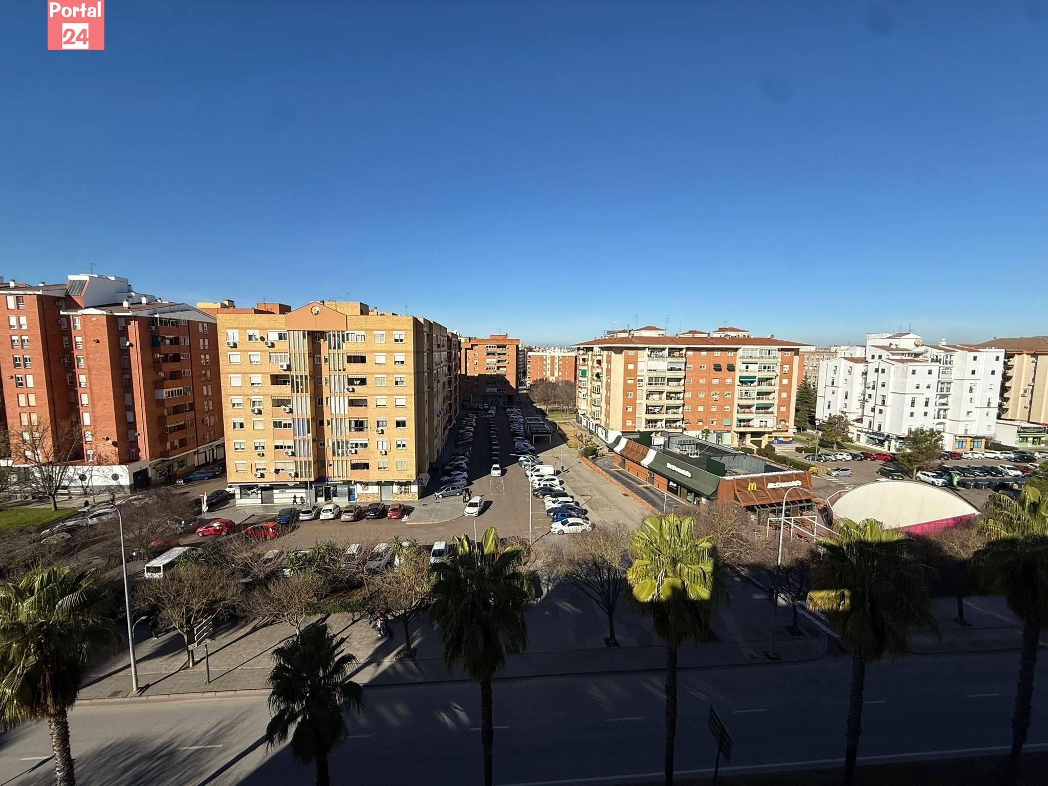 Exterior view of Attic to rent in Badajoz Capital  with Air Conditioner and Terrace