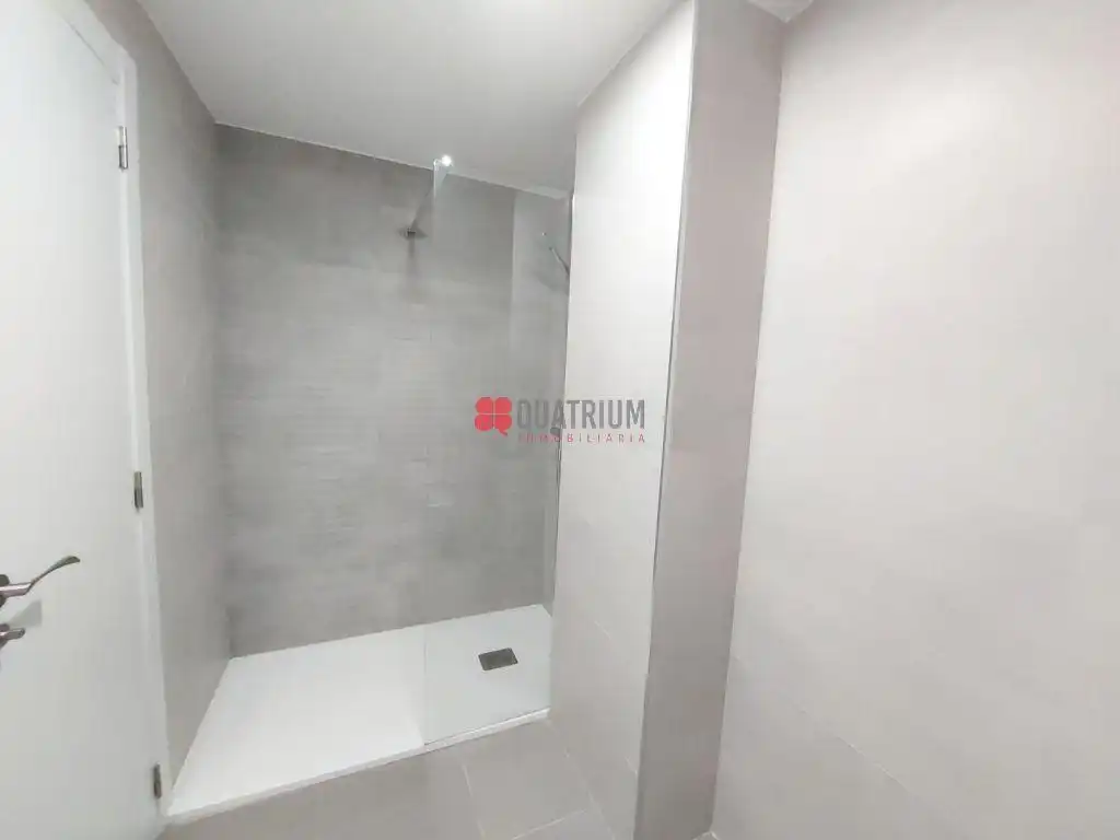 Badezimmer von Wohnung zur Miete in Santiago de Compostela 