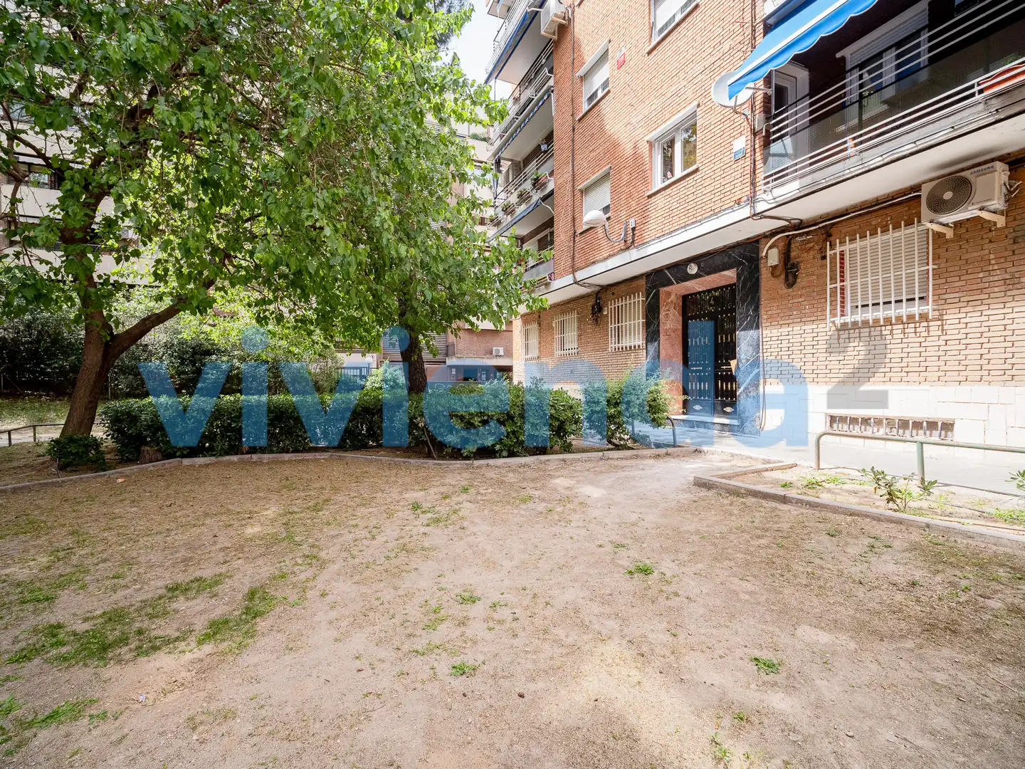 Vista exterior de Pis en venda en  Madrid Capital amb Terrassa i Balcó