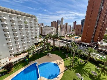Pis amb piscina en venda a Carrer del  Derramador