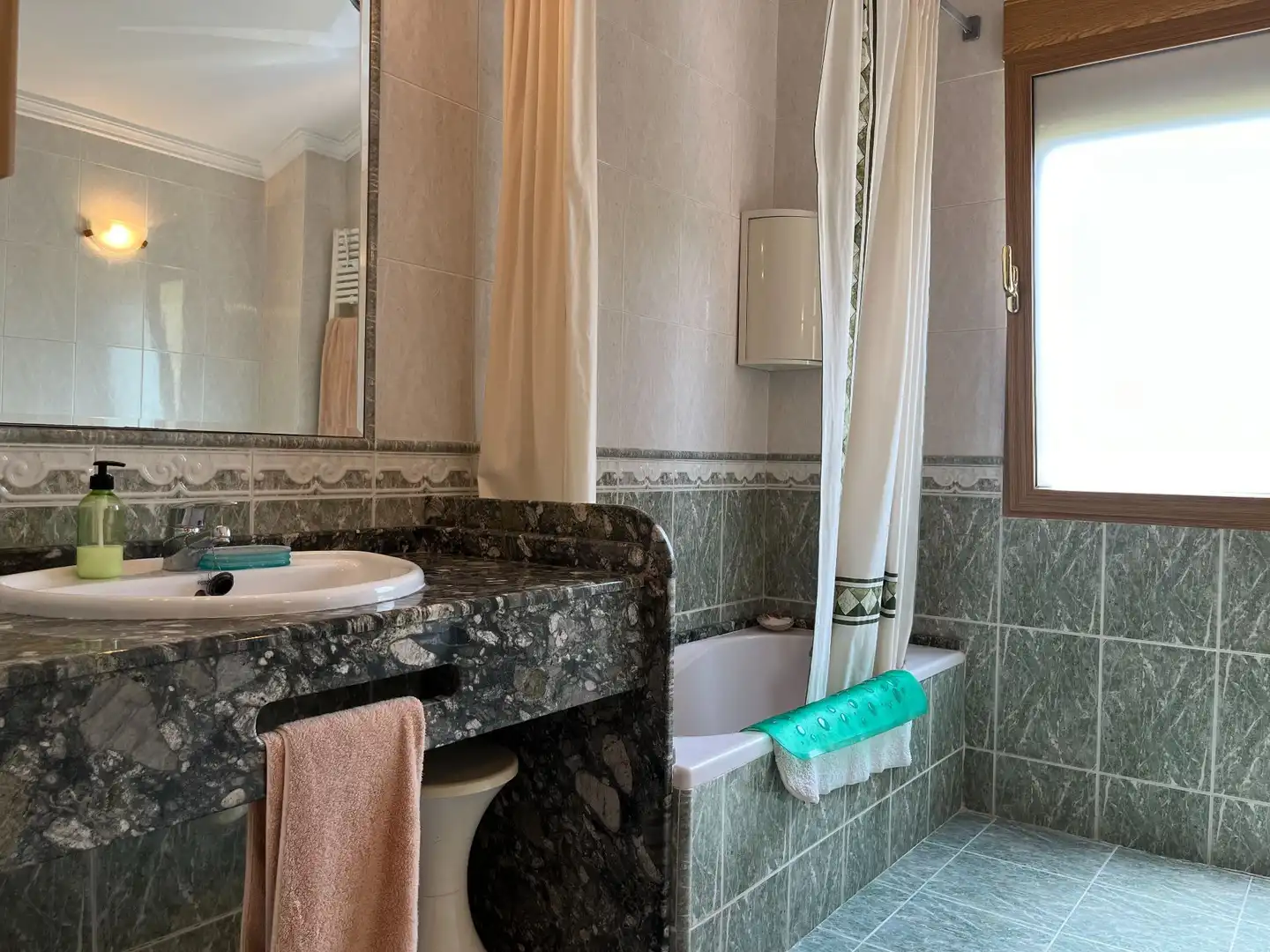 Bathroom of Houses for sale in Albaida  with Air Conditioner, Heating and Storage room