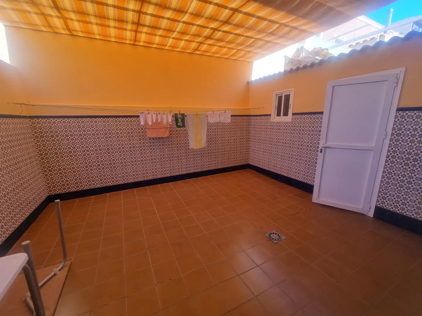 Cuina de Casa o xalet en venda en Almería amb Aire condicionat, Calefacció i Jardí privat