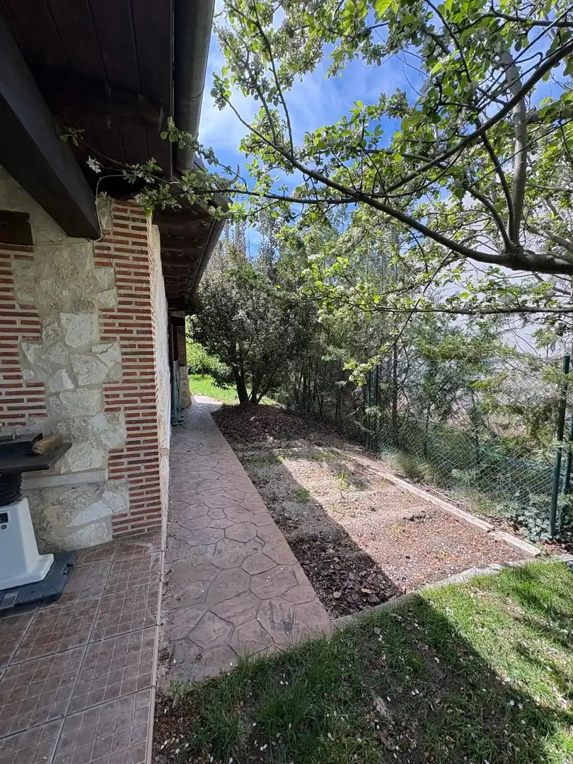 Jardí de Casa o xalet en venda en Laguna de Duero amb Calefacció, Jardí privat i Traster