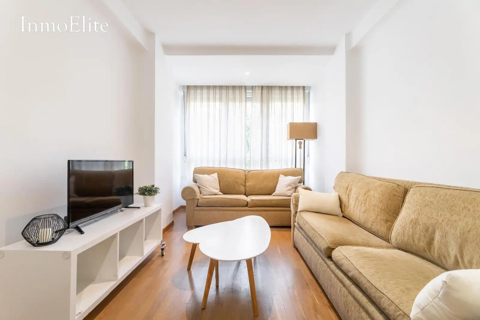 Living room of Flat for sale in Madrid  with Heating, Parquet flooring and Storage room