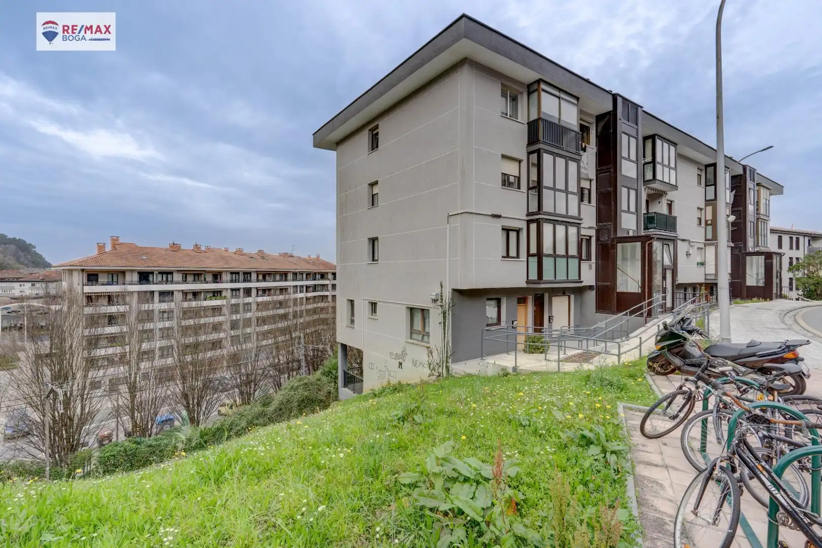 Außenansicht von Wohnung zum Verkauf in Zarautz mit Privatgarten