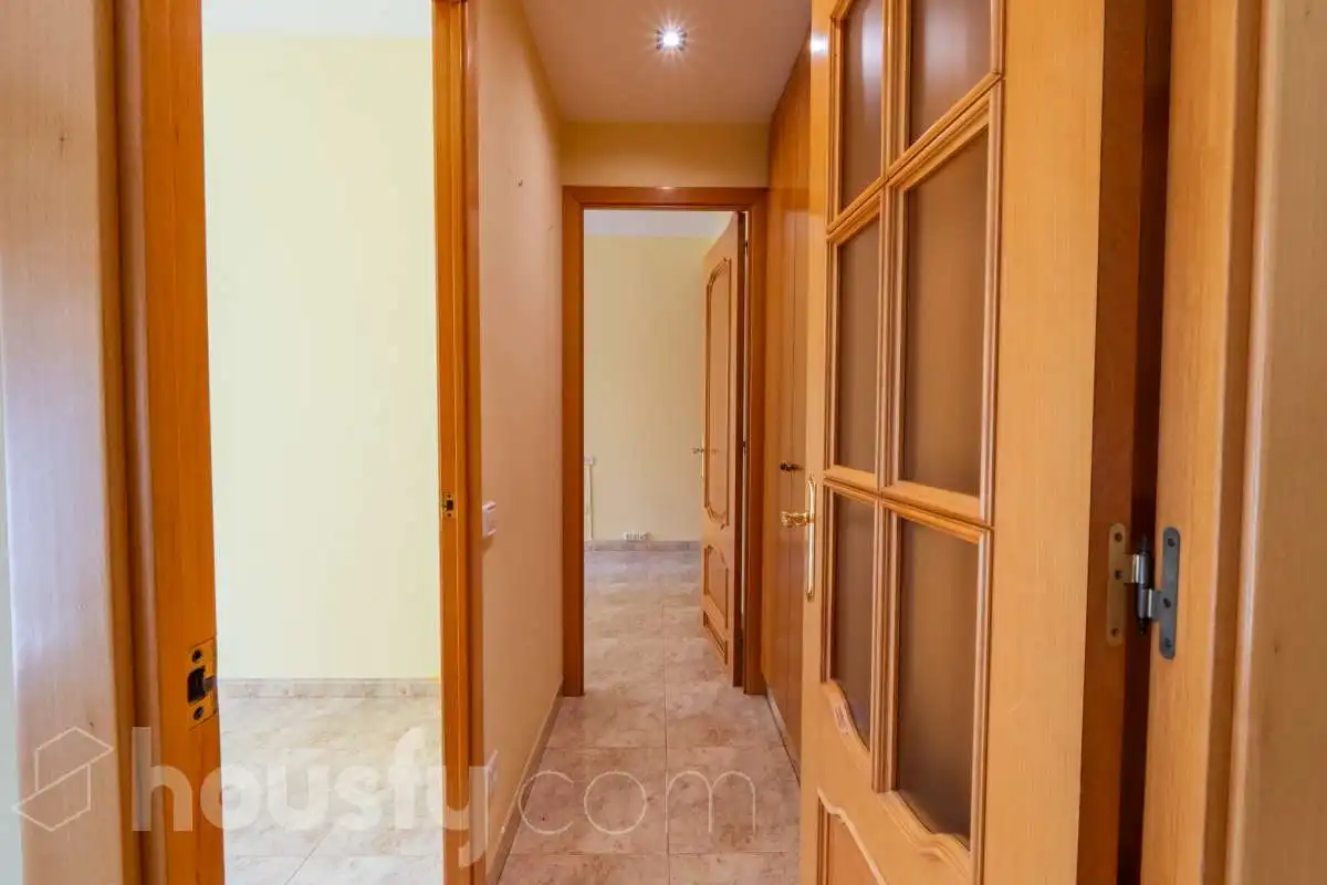 Wohnung zum Verkauf in Vilanova i la Geltrú mit Klimaanlage, Heizung und Balkon