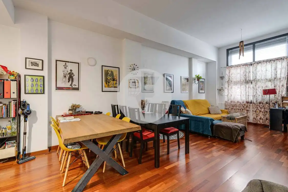 Sala d'estar de Planta baixa en venda en Barcelona amb Traster