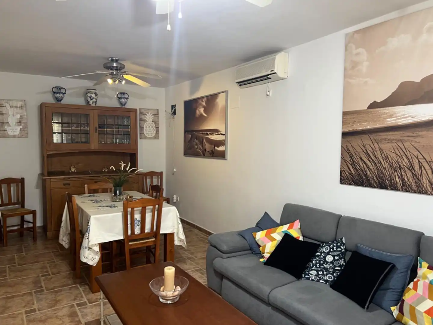 Sala d'estar de Casa o xalet de lloguer en Chiclana de la Frontera amb Aire condicionat, Jardí privat i Terrassa
