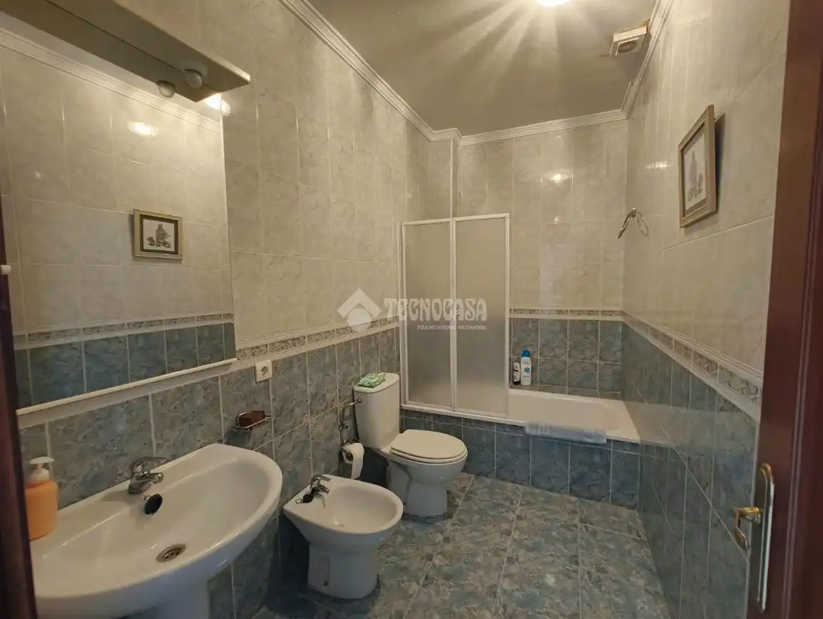 Bathroom of Detached homes for rent in Trigueros  with Balcony
