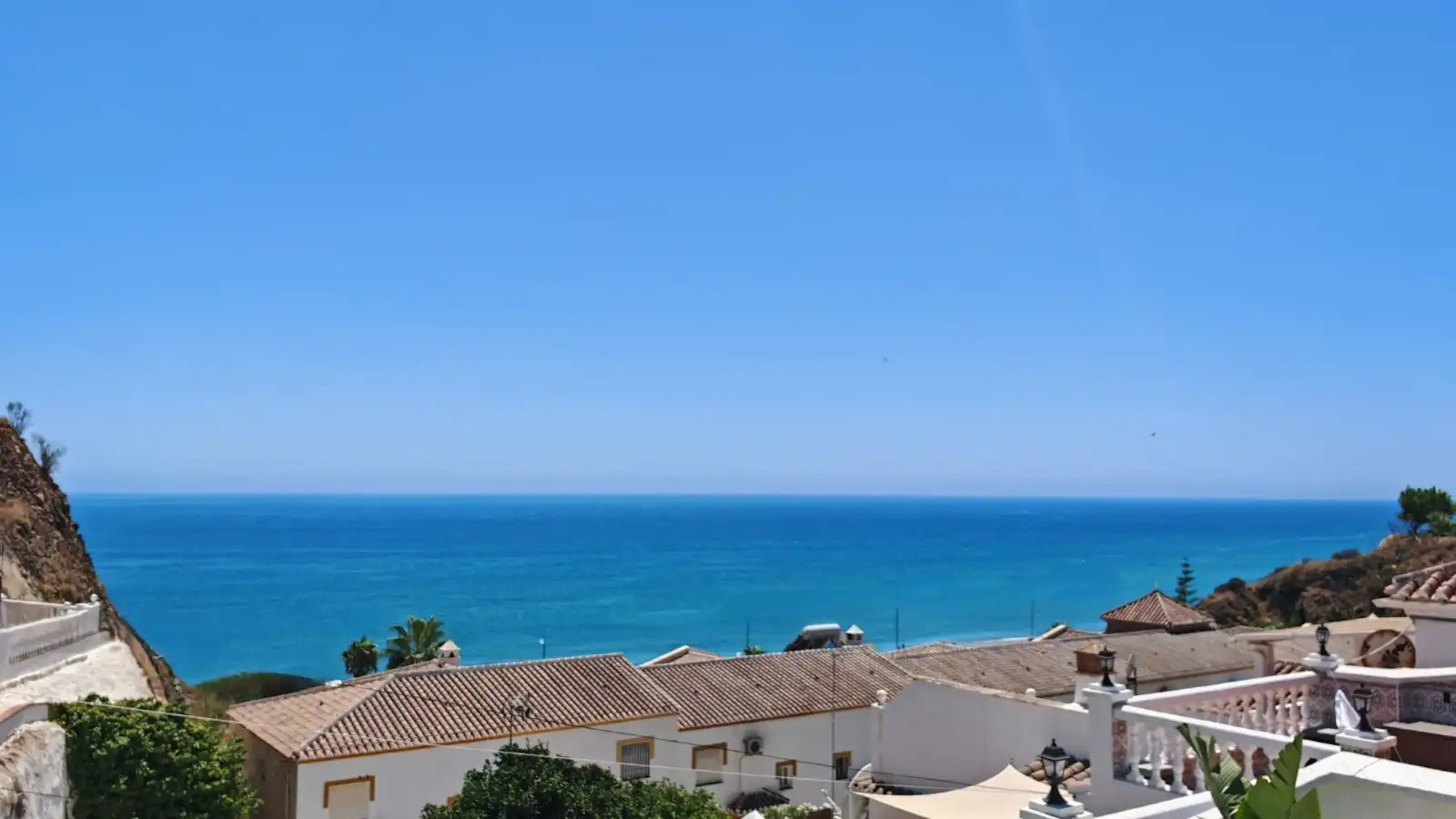 Vista exterior de Casa o xalet en venda en Torrox amb Aire condicionat, Terrassa i Moblat