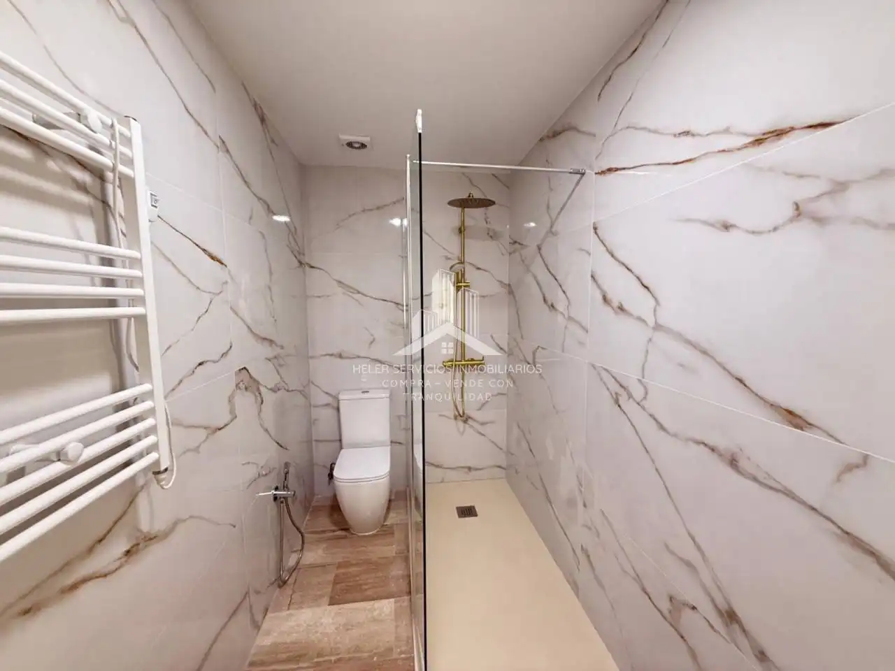 Baño de Piso en venta en Castellón de la Plana / Castelló de la Plana con Aire acondicionado, Calefacción y Alarma