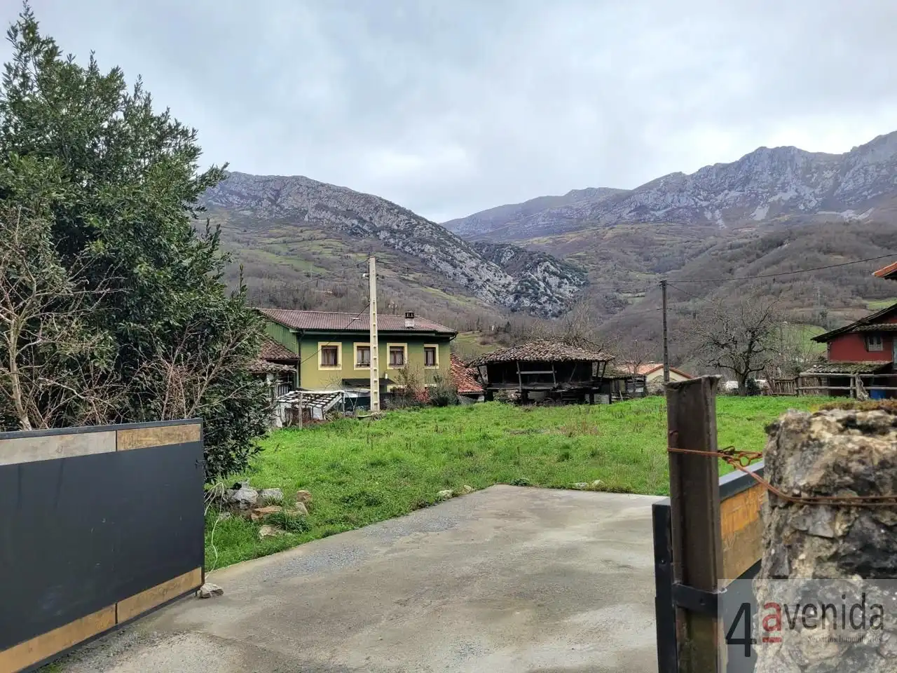 Außenansicht von Haus oder Chalet zum Verkauf in Quirós mit Heizung und Privatgarten
