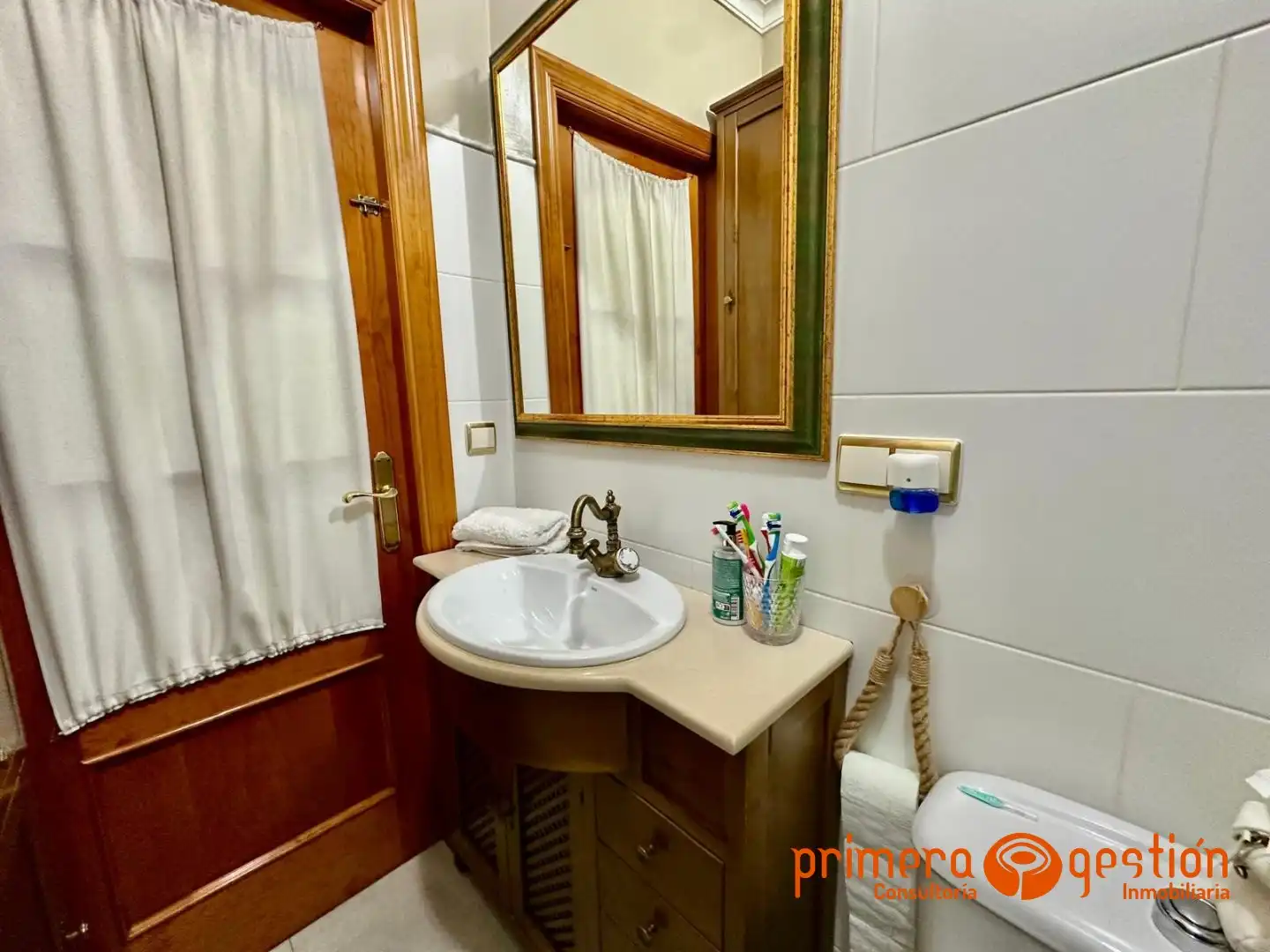 Baño de Dúplex en venta en Lora del Río con Aire acondicionado, Trastero y Balcón