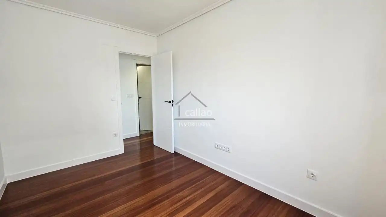 Habitación de Piso en venta en Ferrol con Calefacción y Trastero