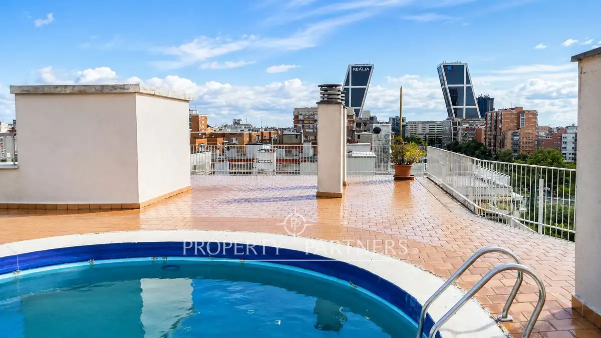 Terrassa de Apartament en venda en Madrid amb Aire condicionat, Calefacció i Piscina