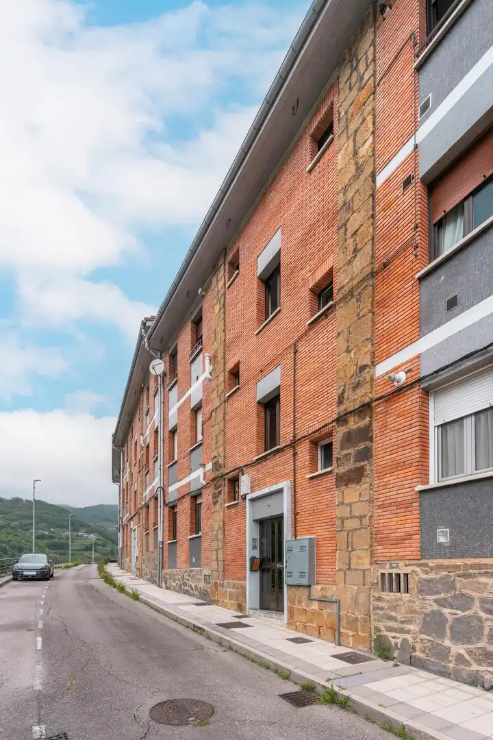 Vista exterior de Piso en venta en Aller