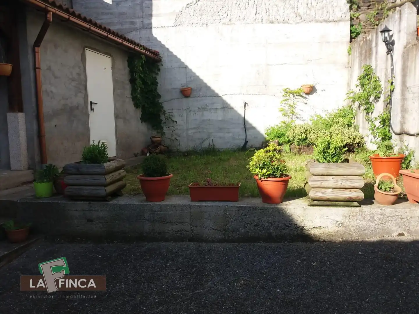 Exterior view of Houses for sale in Cangas del Narcea  with Terrace and Furnished