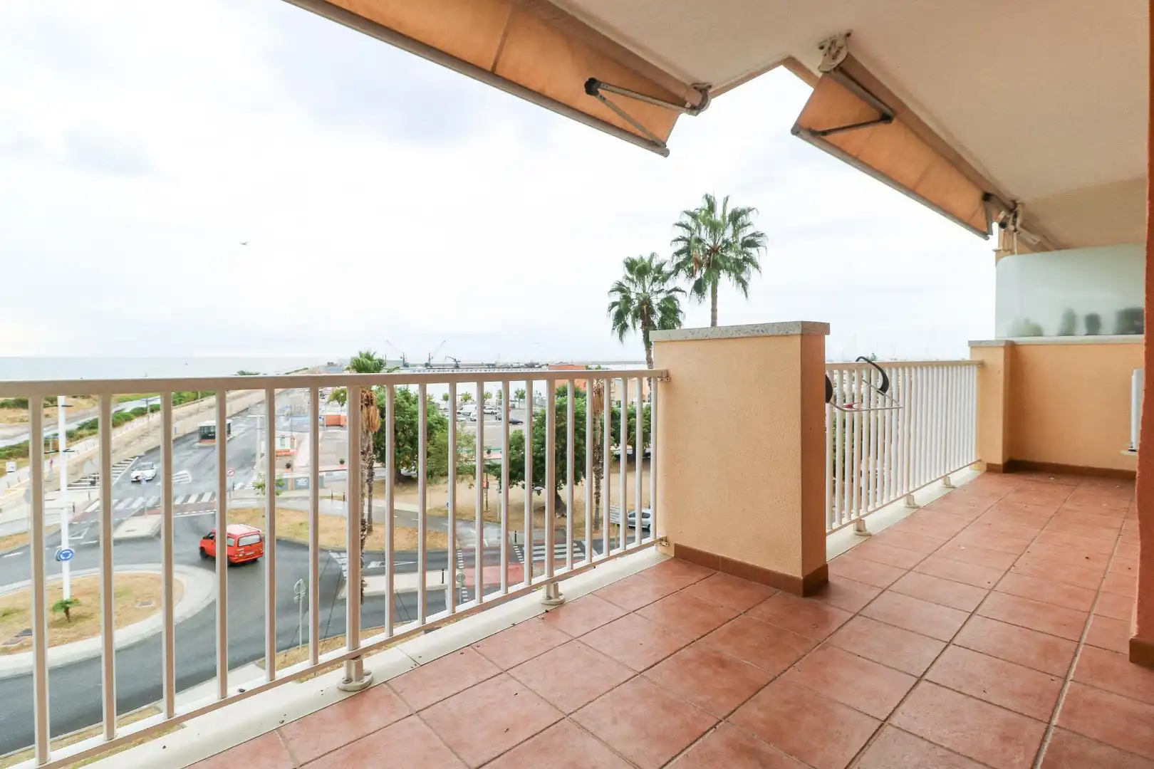 Terrace of Flat for sale in Vilanova i la Geltrú  with Air Conditioner, Parquet flooring and Balcony