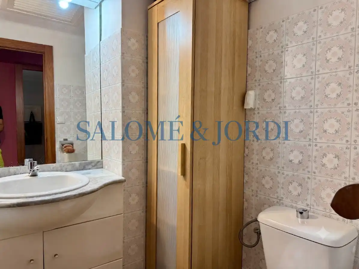 Badezimmer von Wohnung zum Verkauf in Mataró mit Heizung, Terrasse und Möbliert