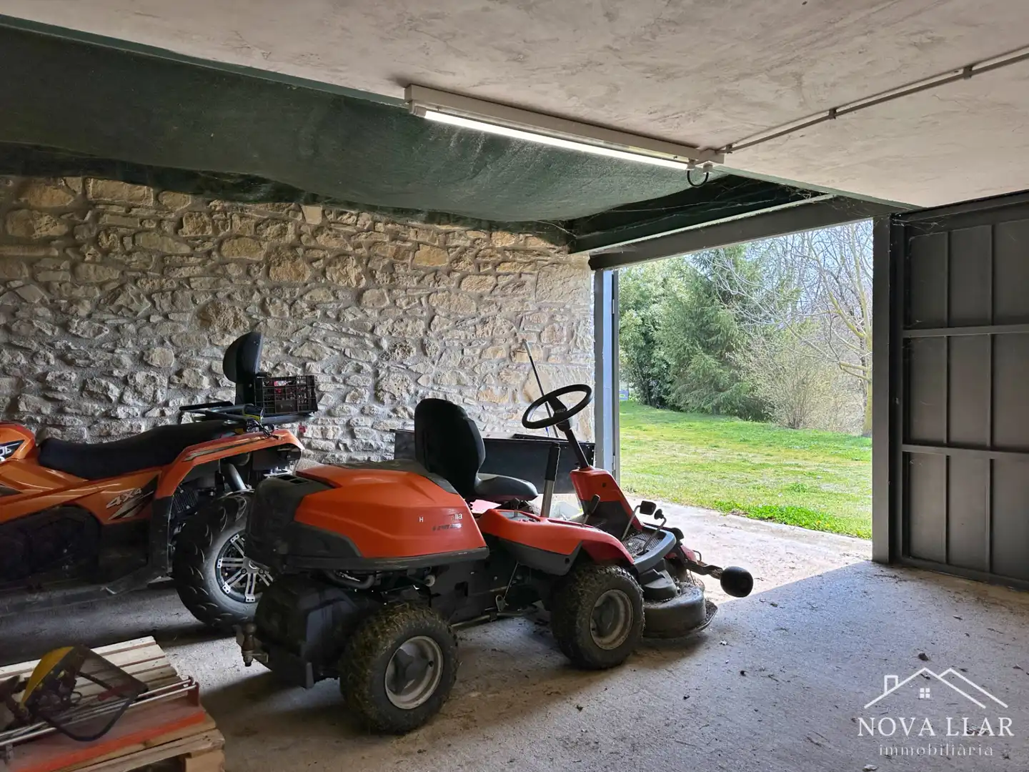 Parking de Finca rústica en venta en Les Llosses con Calefacción, Jardín privado y Parquet