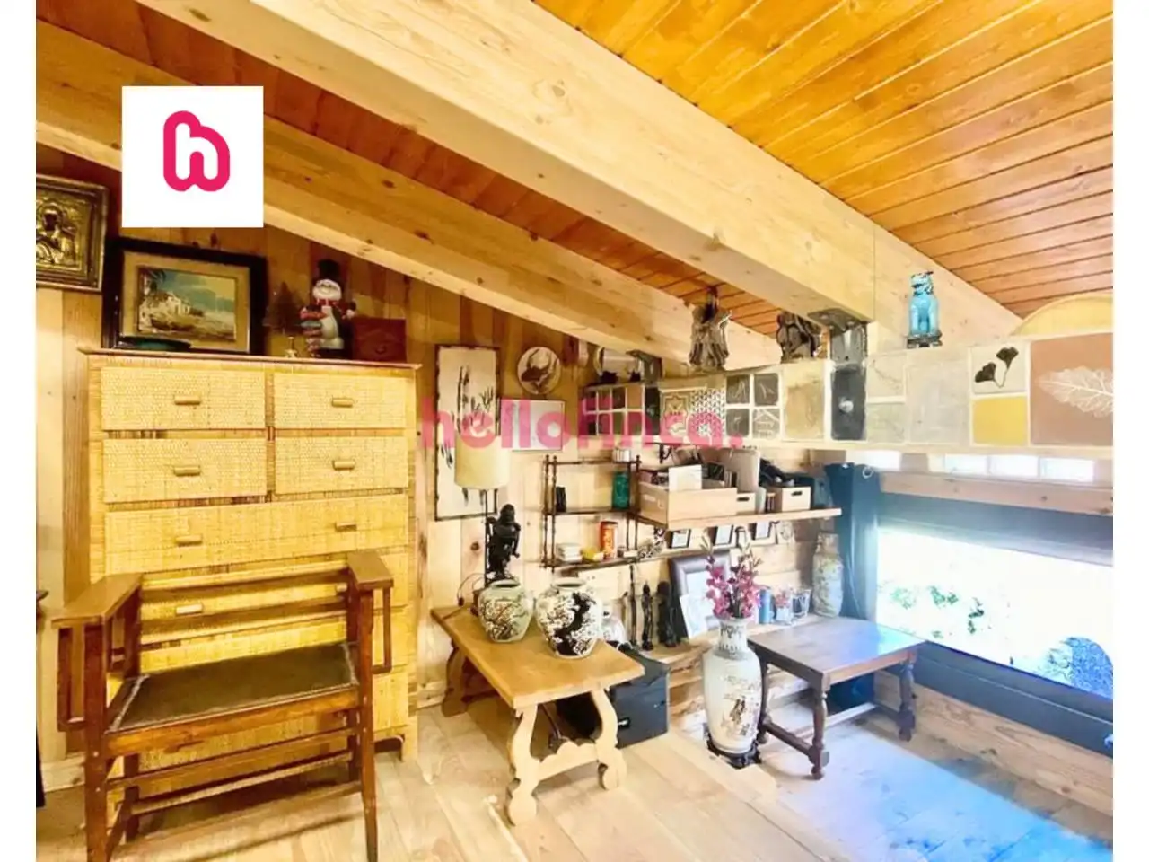 Sala de estar de Dúplex en venta en Sant Joan Les Fonts con Aire acondicionado, Calefacción y Parquet
