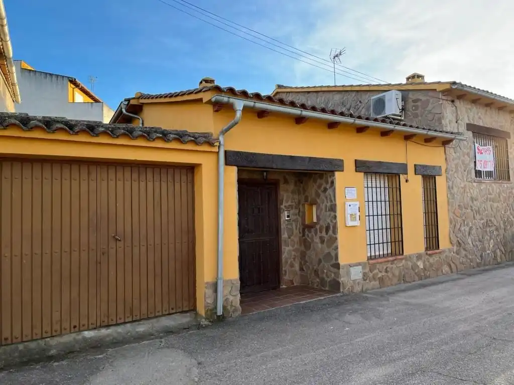 Vista exterior de Casa o xalet en venda en El Campillo de la Jara amb Aire condicionat, Calefacció i Jardí privat
