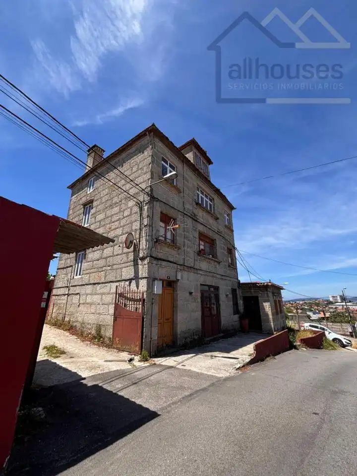 Vista exterior de Casa o xalet en venda en Vigo  amb Calefacció i Jardí privat